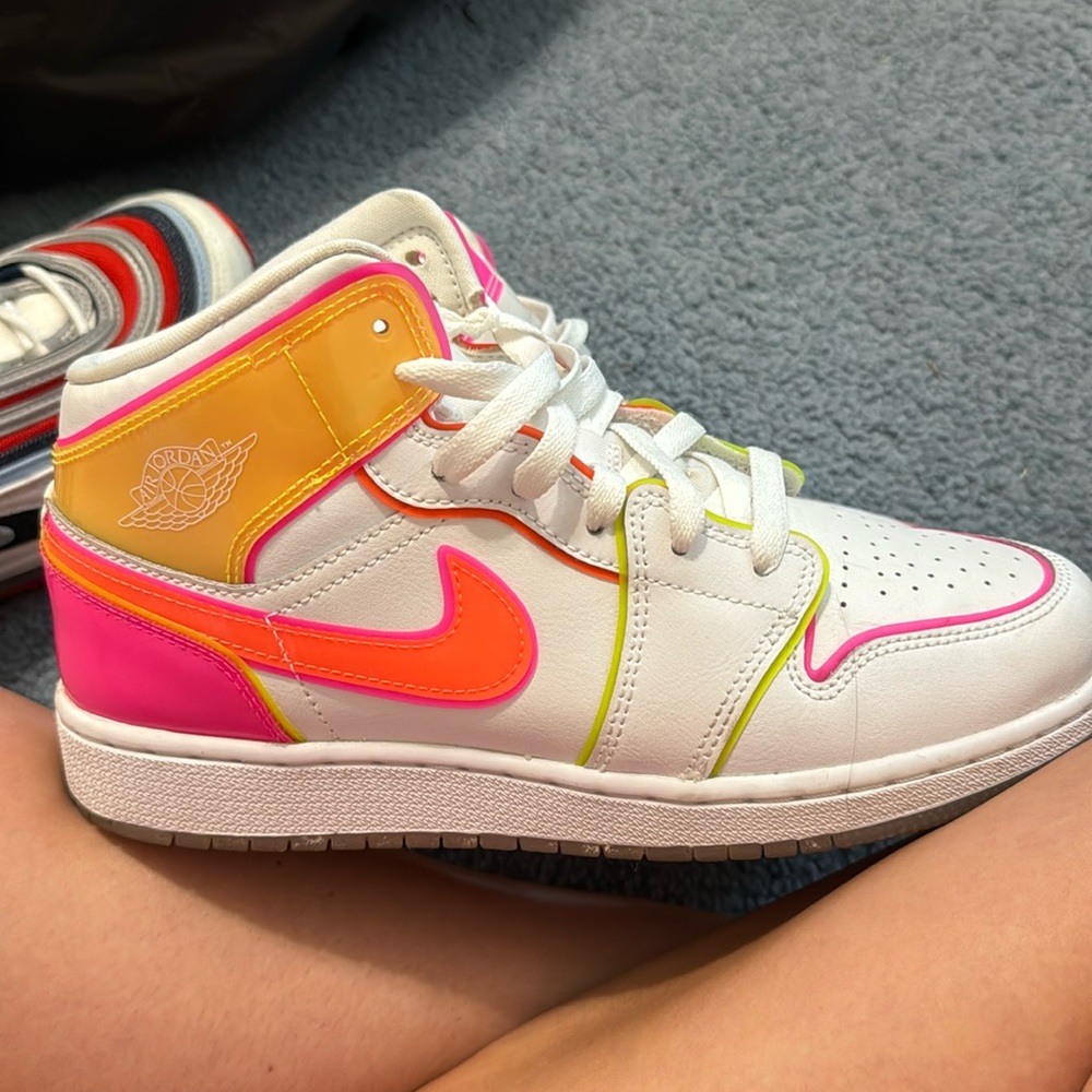 Air jordan 1 “neon edge”